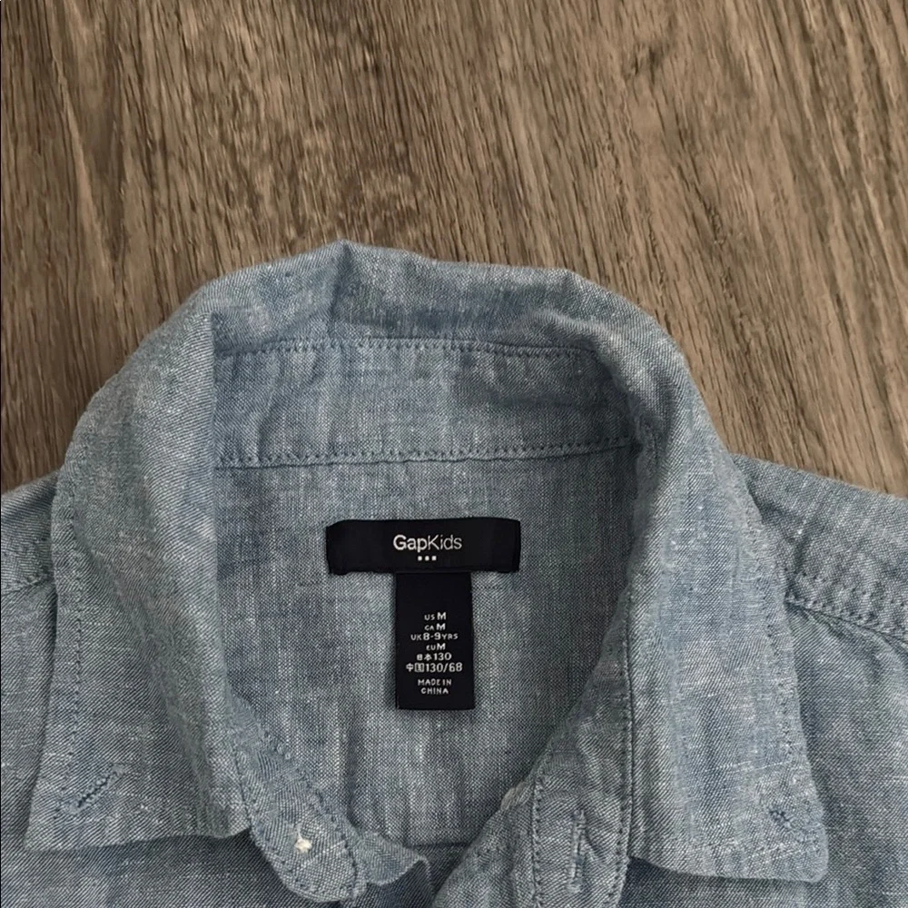 GAP Blue Chambray Button Down Shirt Versatile Style